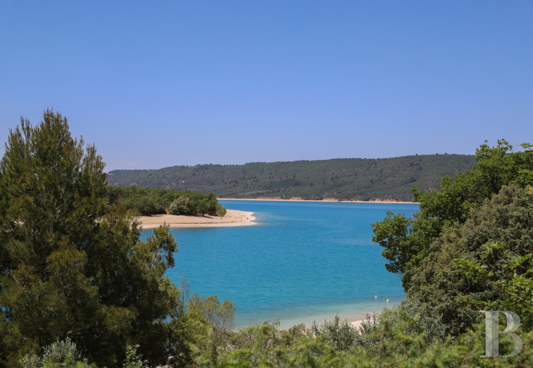 Dans les Alpes-de-Haute-Provence, entre Manosque et le lac de Sainte-Croix, un château du 12e siècle au cœur d’une vallée préservée - photo  n°23